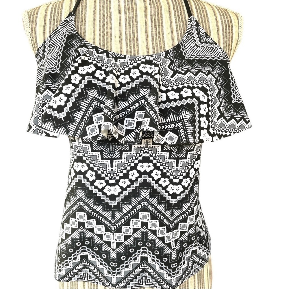 Arizona Jean, tankini top, size M, macrame details, shelf bra with side bonning